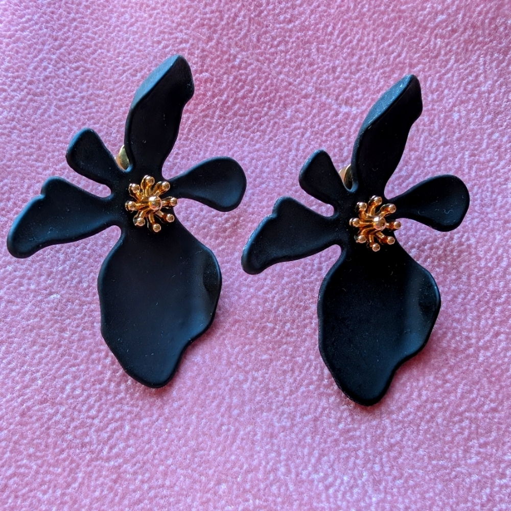 Flower earrings black metal with satin finish and gold centre fashion earrings